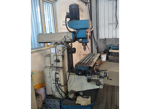 萬(wàn)能回轉(zhuǎn)臺(tái)銑床